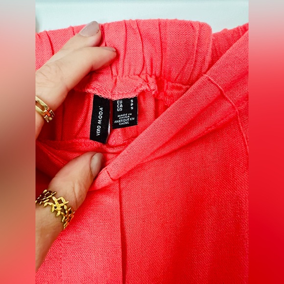 Vero Moda | Jesmilo High-Waist Box-Pleat Shorts in Georgia Peach - Picture 6 of 7